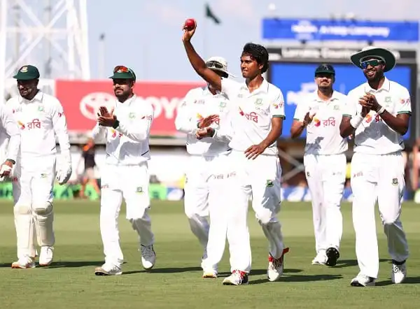 বাংলাদেশ ক্রিকেট দলের খেলোয়াড়রা মাঠে উল্লাসে ভরা মুহূর্তে।. Channel i News - চ্যানেল আই নিউজ