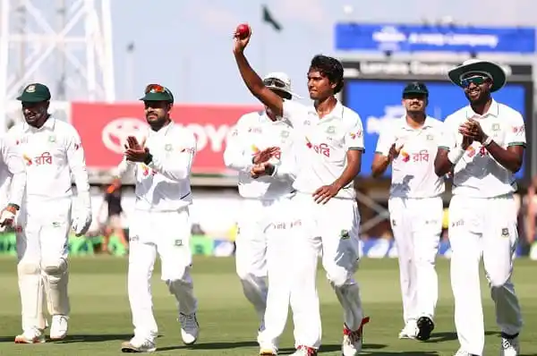 বাংলাদেশ ক্রিকেট দলের খেলোয়াড়রা ডারউইনে আনন্দে উদযাপন করছে. Channel i News - চ্যানেল আই নিউজ