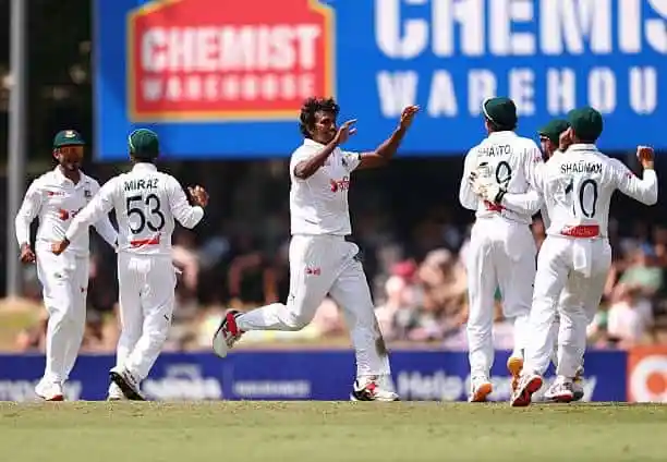 বাংলাদেশ ক্রিকেট দলের খেলোয়াড়রা মাঠে উল্লাস করছে. Channel i News - চ্যানেল আই নিউজ