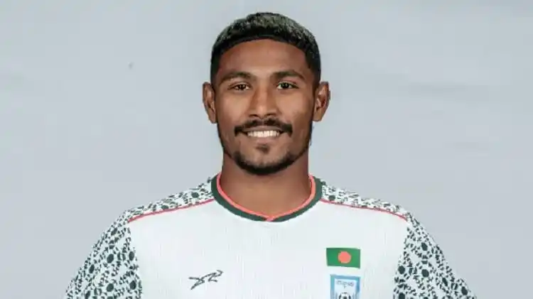 বাংলাদেশ ক্রিকেটার আল আমিনের ছবি, হাসিমুখে পোজ দিচ্ছেন. Channel i News - চ্যানেল আই নিউজ