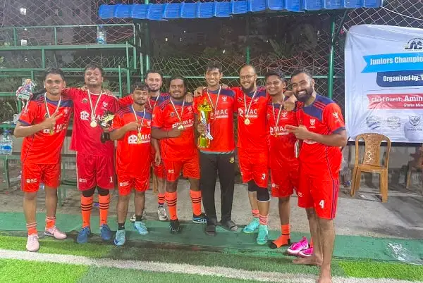বাংলাদেশের ক্রিকেট দল জেসিএল সিজন-১ চ্যাম্পিয়ন, ট্রফি হাতে উদযাপন করছে. Channel i News - চ্যানেল আই নিউজ
