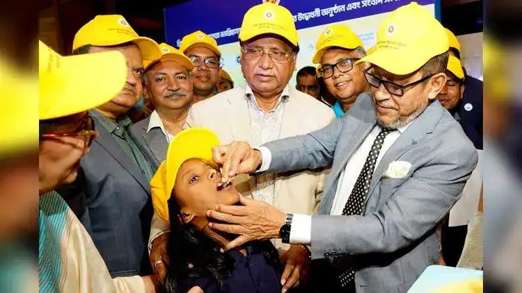 বাংলাদেশে কলেরার টিকা কার্যক্রমের উদ্বোধন, স্বাস্থ্য কর্মকর্তারা উপস্থিত. Channel i News - চ্যানেল আই নিউজ