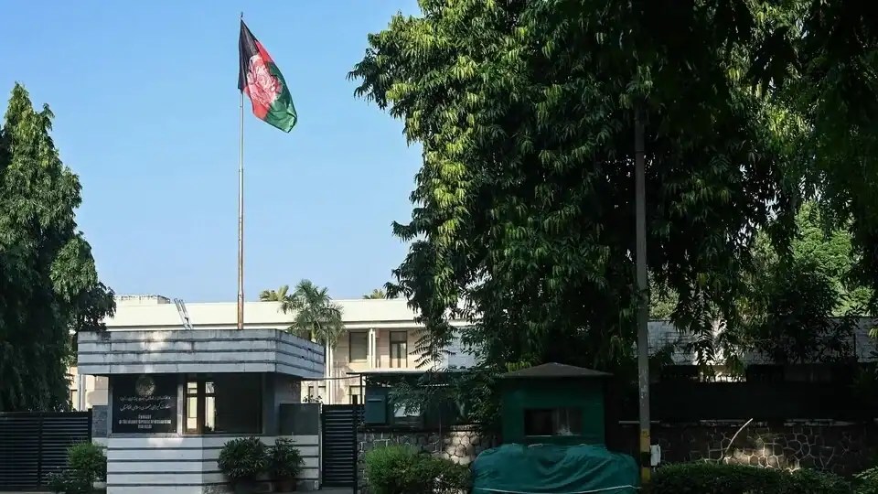 আন্তর্জাতিক পতাকা উত্তোলন অনুষ্ঠানে অংশগ্রহণকারীরা. Channel i News - চ্যানেল আই নিউজ