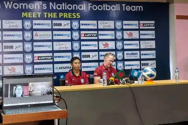 বাংলাদেশ নারী ফুটবল দলের প্রেস কনফারেন্সে খেলোয়াড় ও কোচ. Channel i News - চ্যানেল আই নিউজ