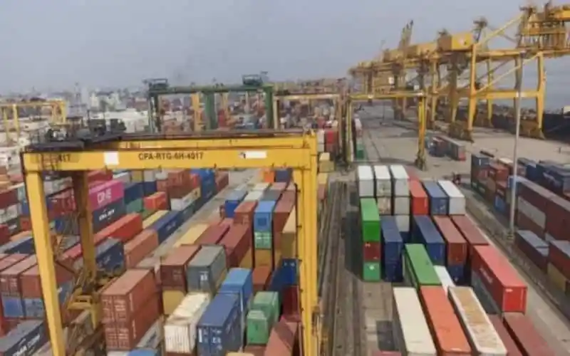 চট্টগ্রাম বন্দরে কনটেইনারের ভিড়, বন্দরের কার্যক্রম ব্যস্ত. Channel i News - চ্যানেল আই নিউজ