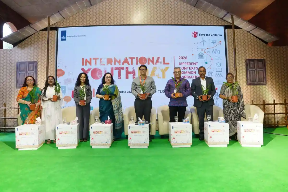 বিশ্ব যুব দিবস উপলক্ষে অনুষ্ঠানে অংশগ্রহণকারী তরুণ নেতারা. Channel i News - চ্যানেল আই নিউজ
