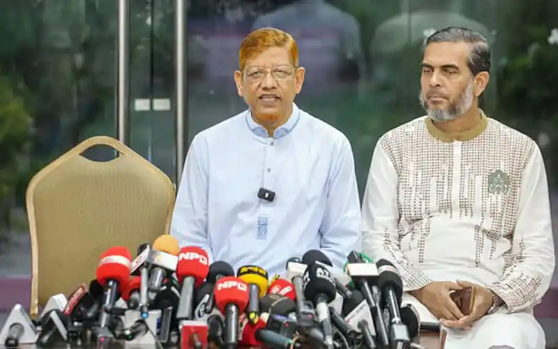 বাংলাদেশের দুই রাজনীতিবিদ সংবাদ সম্মেলনে অংশগ্রহণ করছেন. Channel i News - চ্যানেল আই নিউজ