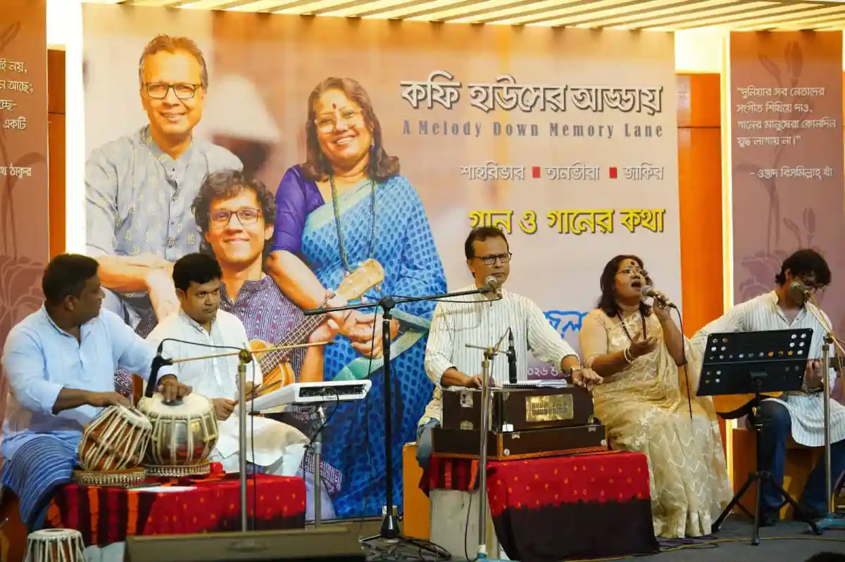 সঙ্গীত সন্ধ্যার ছবি, শিল্পীরা গানে মগ্ন, বাংলাদেশি সাংস্কৃতিক অনুষ্ঠান. Channel i News - চ্যানেল আই নিউজ