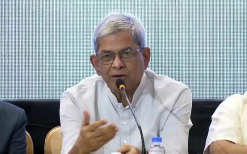 মির্জা ফখরুল ইসলাম আলমগীর বক্তৃতা দিচ্ছেন, পেছনে ডিজিটাল স্ক্রিন।. Channel i News - চ্যানেল আই নিউজ