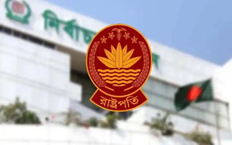 বাংলাদেশের নির্বাচন কমিশনের লোগো সামনে, ভবন পেছনে।. Channel i News - চ্যানেল আই নিউজ