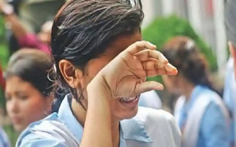 ছাত্রীর চোখে tears, পরীক্ষার ফলাফল নিয়ে দুঃখ প্রকাশ. Channel i News - চ্যানেল আই নিউজ