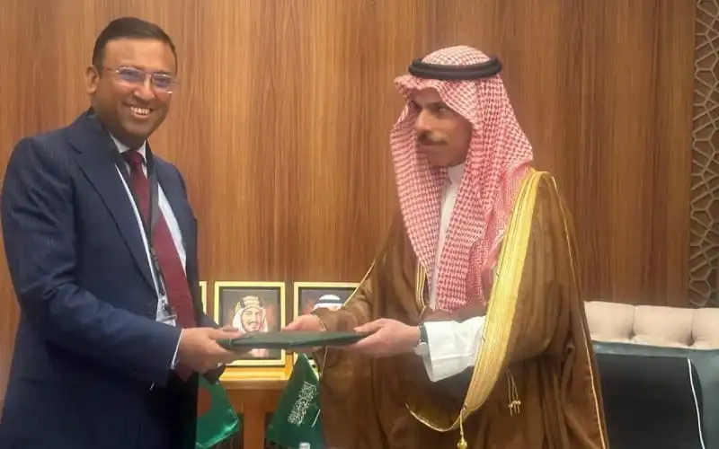জেদ্দায় সৌদি পররাষ্ট্রমন্ত্রীর সাথে হুমায়ুন কবিরের বৈঠক. Channel i News - চ্যানেল আই নিউজ