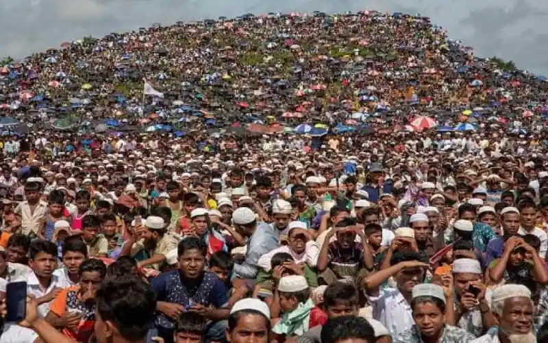 রোহিঙ্গা শরণার্থীদের বিশাল সমাগম, মিয়ানমার ও বাংলাদেশের উদ্বেগ. Channel i News - চ্যানেল আই নিউজ