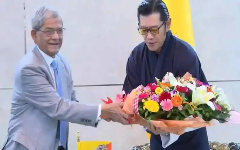 ঢাকায় ভুটানের রাজার যাত্রাবিরতি, রাষ্ট্রপতির সঙ্গে সৌজন্য সাক্ষাৎ