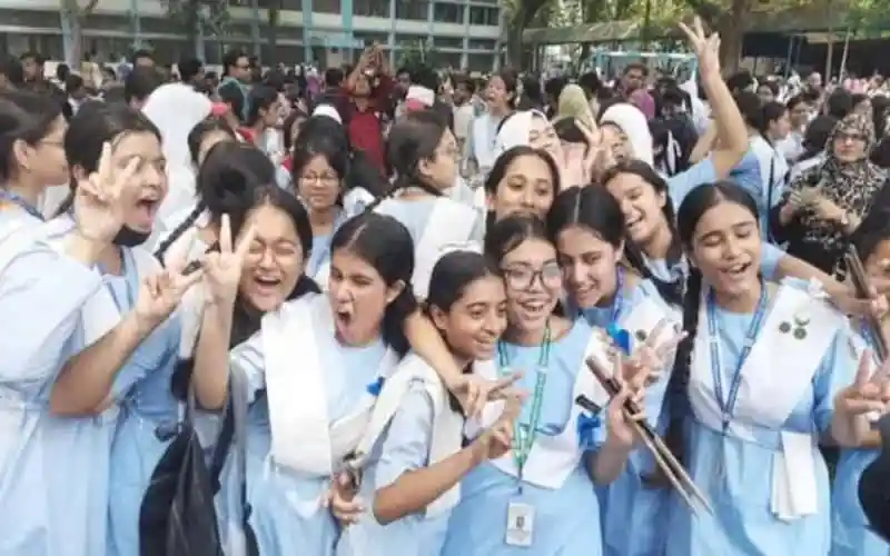 এসএসসি পরীক্ষায় পাসের হার ও জিপিএ-৫-এ এগিয়ে মেয়েরা. Channel i News - চ্যানেল আই নিউজ