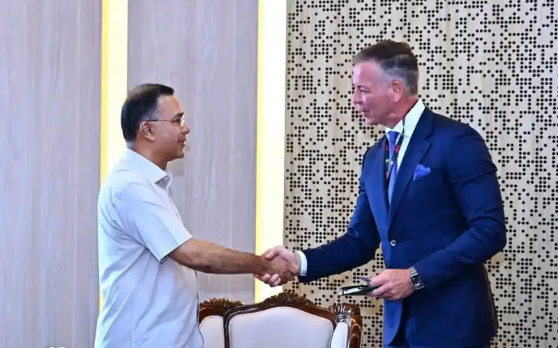 প্রধানমন্ত্রীর সঙ্গে ভিসার শীর্ষ কর্মকর্তার সাক্ষাৎ. Channel i News - চ্যানেল আই নিউজ