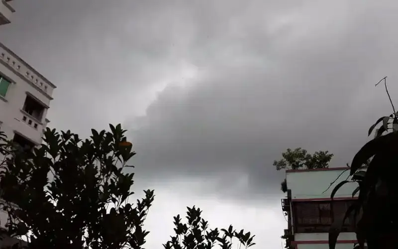 ঢাকাসহ দেশের বিভিন্ন স্থানে বৃষ্টির পূর্বাভাস, কমতে পারে গরম