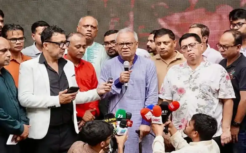 শেখ হাসিনা সংবাদ সম্মেলন করছেন, সাংবাদিকরা প্রশ্ন করছেন. Channel i News - চ্যানেল আই নিউজ