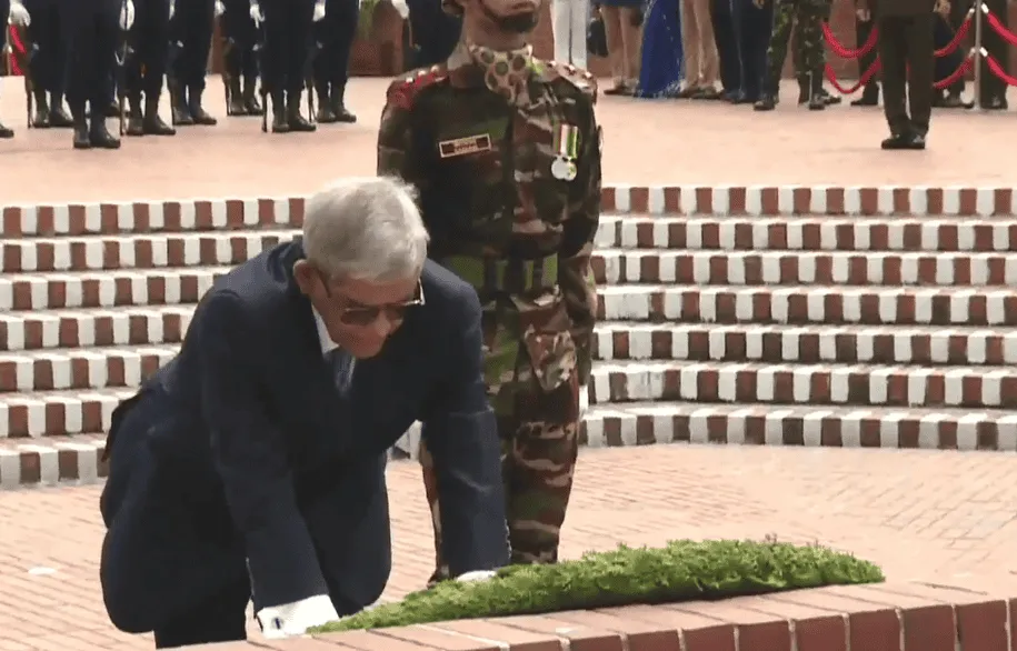 রাষ্ট্রপতি স্মৃতিসৌধে বীর শহীদদের প্রতি শ্রদ্ধা জানাচ্ছেন. Channel i News - চ্যানেল আই নিউজ