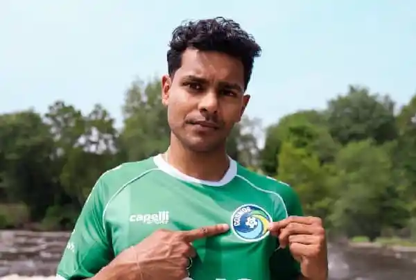 বাংলাদেশি ক্রিকেটার শমিত আসছেনের ছবি, তিনি জার্সি পরেছেন. Channel i News - চ্যানেল আই নিউজ