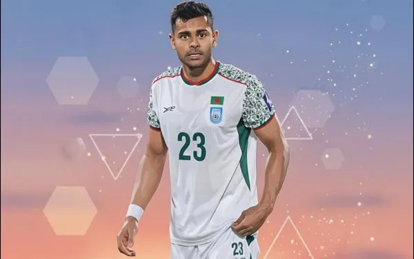 বাংলাদেশের ফুটবল তারকা শমিত জার্সি পরে মাঠে দাঁড়িয়ে. Channel i News - চ্যানেল আই নিউজ