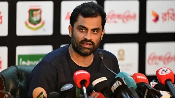 বাংলাদেশ ক্রিকেটার মাহমুদুল্লাহ রিয়াদ সংবাদ সম্মেলনে বক্তব্য দিচ্ছেন. Channel i News - চ্যানেল আই নিউজ