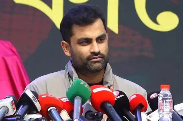 তামিমের সংবাদ সম্মেলনে সাংবাদিকদের প্রশ্নের উত্তর দিচ্ছেন. Channel i News - চ্যানেল আই নিউজ