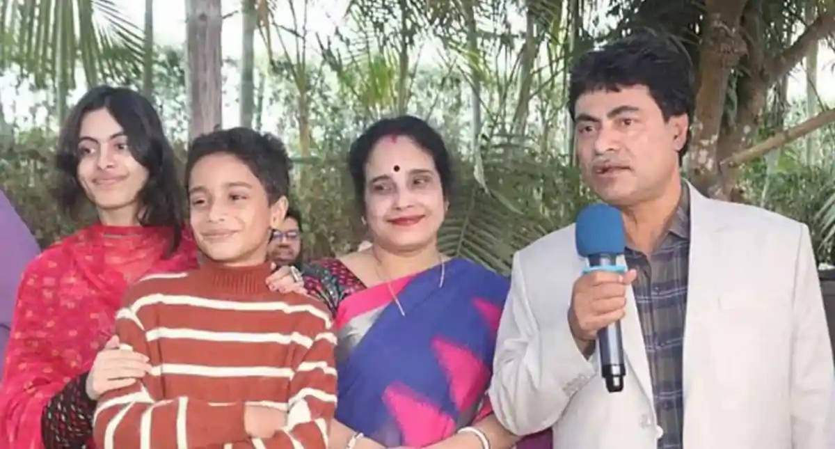 শিক্ষক হত্যার ঘটনায় পরিবারের সদস্যরা সংবাদ সম্মেলনে অংশগ্রহণ করছেন. Channel i News - চ্যানেল আই নিউজ