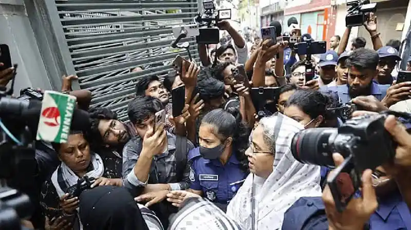 দীপু মনি শেষ বিদায় জানাতে ঢাকার বাসায় ভিড়. Channel i News - চ্যানেল আই নিউজ