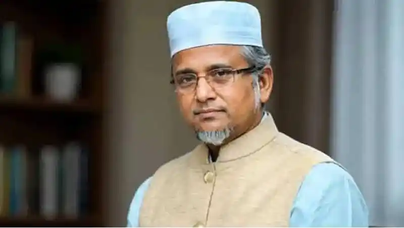 বহিষ্কৃত জামায়াত নেতা গাজী নজরুলের ছবি, পাঞ্জাবি ও টুপি পরিহিত. Channel i News - চ্যানেল আই নিউজ