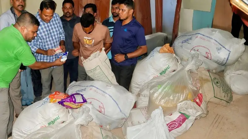 সরকারি ত্রাণসামগ্রী উদ্ধার, অফিস সহকারীর বাসা থেকে উদ্ধার করা হয়. Channel i News - চ্যানেল আই নিউজ