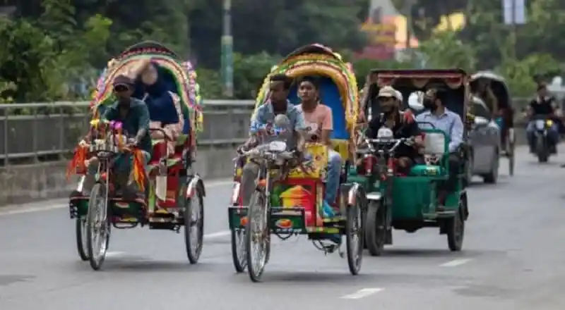 অটোরিকশার দৌরাত্ম্য নিয়ন্ত্রণ সম্ভব?