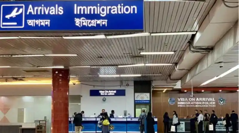 ঢাকার হযরত শাহজালাল আন্তর্জাতিক বিমানবন্দরে অভ্যর্থনা কাউন্টার।. Channel i News - চ্যানেল আই নিউজ