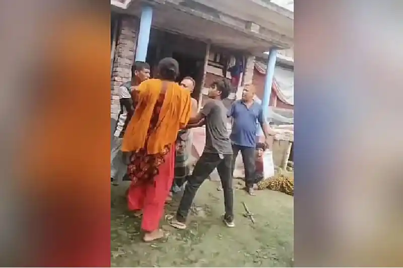 দুই ভাইয়ের মারামারি, বাবার লাশের পাশে সংঘর্ষের দৃশ্য. Channel i News - চ্যানেল আই নিউজ