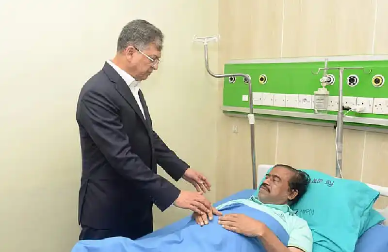 অভিযুক্ত ব্যক্তি হাসপাতালে চিকিৎসাধীন, চিকিৎসকের দেখাশোনা।. Channel i News - চ্যানেল আই নিউজ