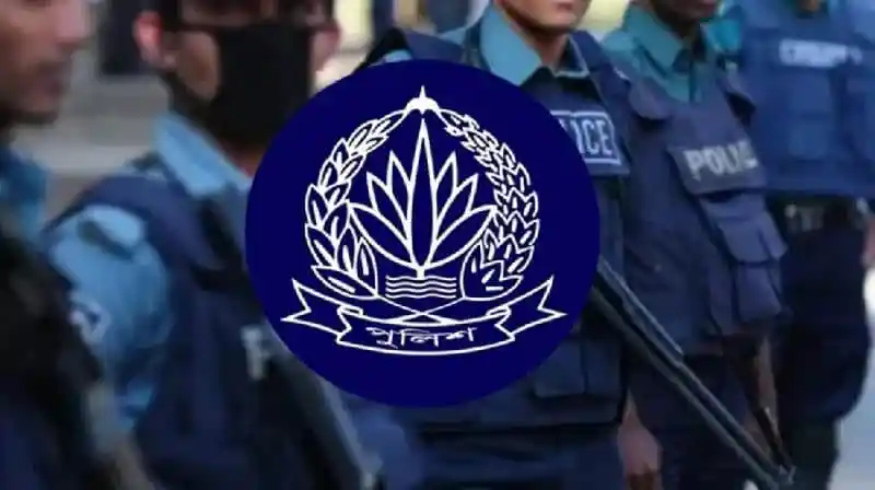 পুলিশের ৫ কর্মকর্তা অতিরিক্ত আইজিপি, পুলিশ ইউনিফর্মে দাঁড়িয়ে. Channel i News - চ্যানেল আই নিউজ