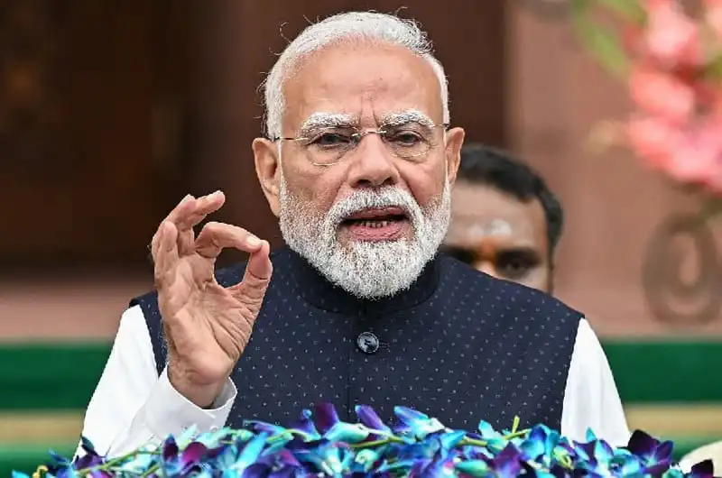 ভারতের প্রধানমন্ত্রী মোদী ভাষণ দিচ্ছেন, পত্রিকা ও সাংবাদিকদের সামনে. Channel i News - চ্যানেল আই নিউজ