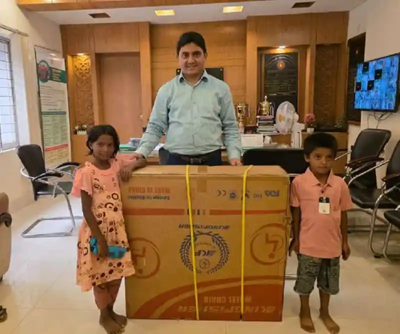 ‘দিদির জন্য গাড়ি দেন’, তুলির কথায় সাড়া দিলেন ইউএনও