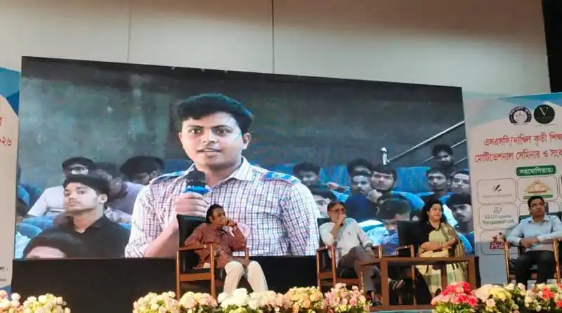 বগুড়ায় কৃতি শিক্ষার্থীদের সংবর্ধনা অনুষ্ঠানে বক্তা ও দর্শক. Channel i News - চ্যানেল আই নিউজ