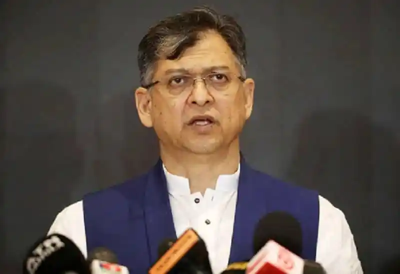 স্বরাষ্ট্রমন্ত্রী বেনজীর আহমেদ সংবাদ সম্মেলনে বক্তব্য দিচ্ছেন. Channel i News - চ্যানেল আই নিউজ