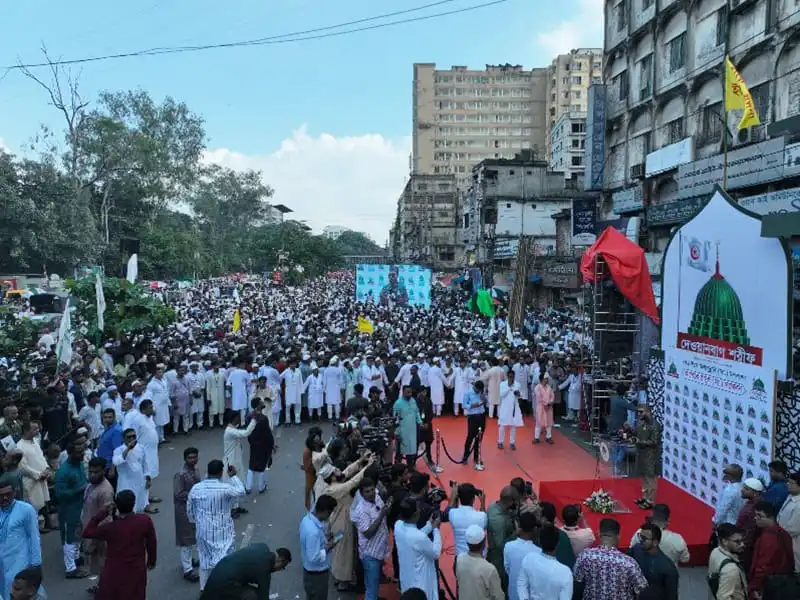 দেওয়ানবাগ শরীফে লক্ষাধিক মানুষের র্যালি, ঈদে মিলাদুন্নবী উপলক্ষে।. Channel i News - চ্যানেল আই নিউজ