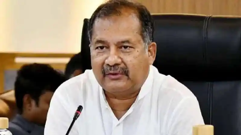 তথ্যমন্ত্রী সাংবাদিকদের সঙ্গে আলোচনা করছেন. Channel i News - চ্যানেল আই নিউজ