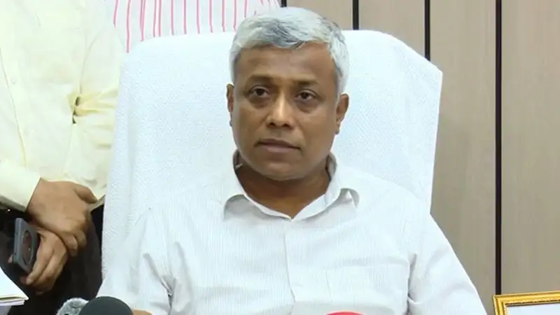 জ্বালানি প্রতিমন্ত্রীর বৈঠকরত ছবি, বিদ্যুৎ ও গ্যাস সংকটের আলোচনা. Channel i News - চ্যানেল আই নিউজ
