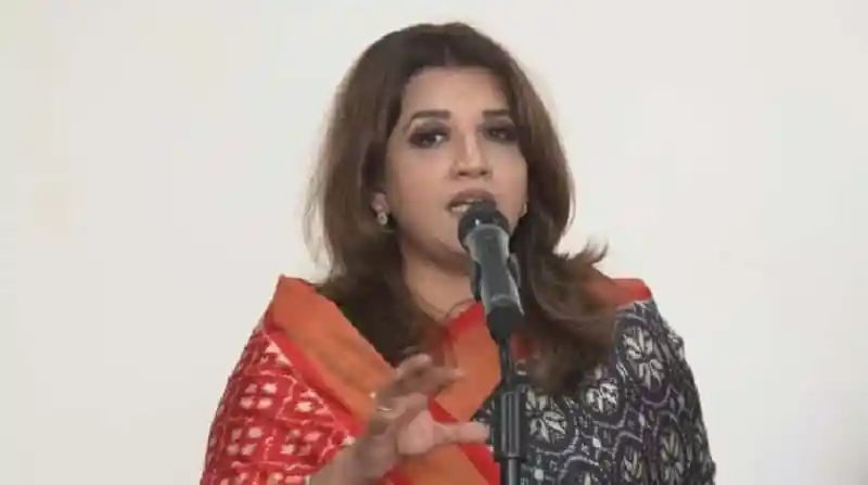 পররাষ্ট্র প্রতিমন্ত্রী বক্তৃতা দিচ্ছেন, পেছনে সাদা পটভূমি. Channel i News - চ্যানেল আই নিউজ