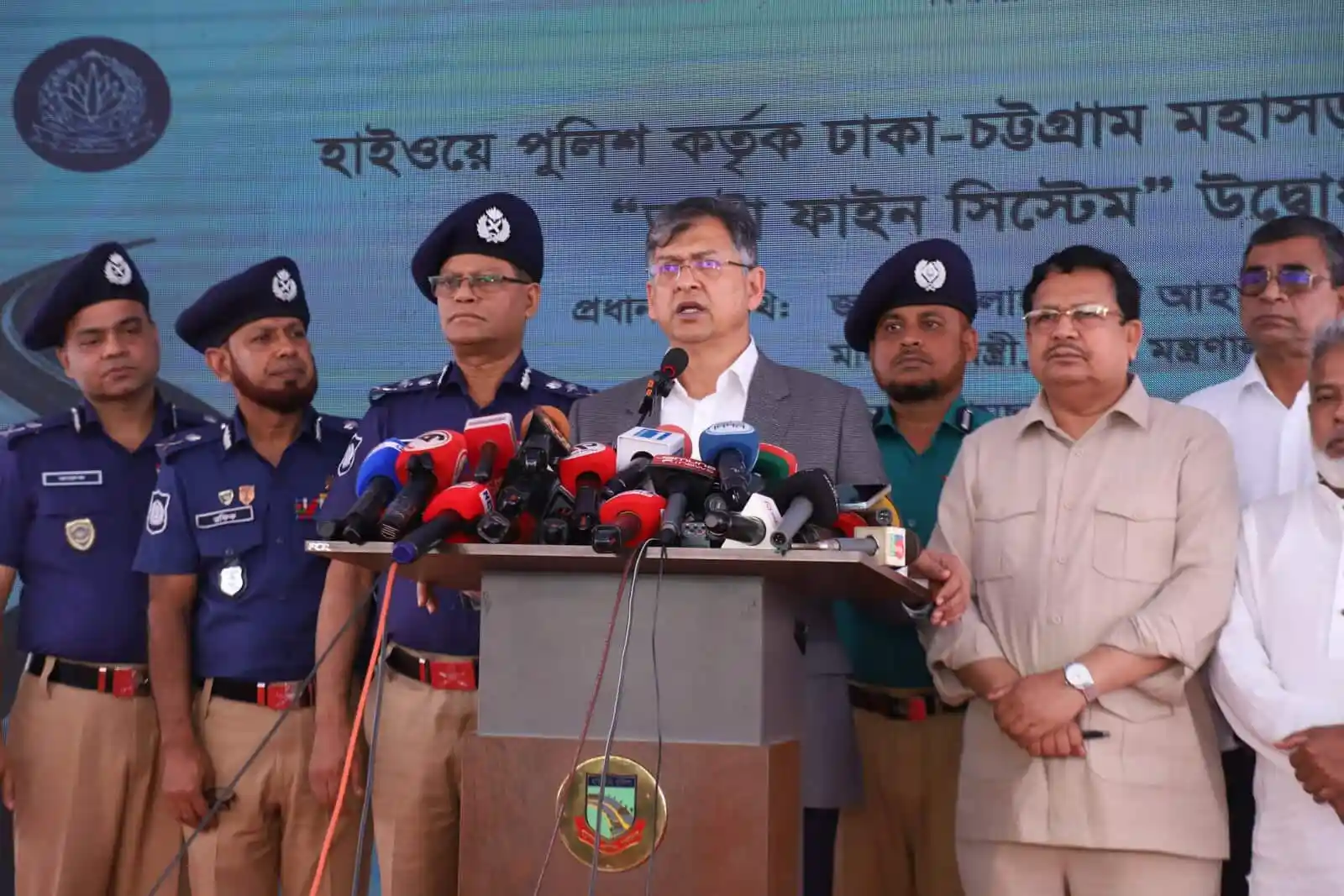 ট্রাফিক সংকেত অমান্য কিংবা অবৈধ পার্কিং শনাক্ত করবে কৃত্রিম বুদ্ধিমত্তাসম্পন্ন (এআই) ক্যামেরা