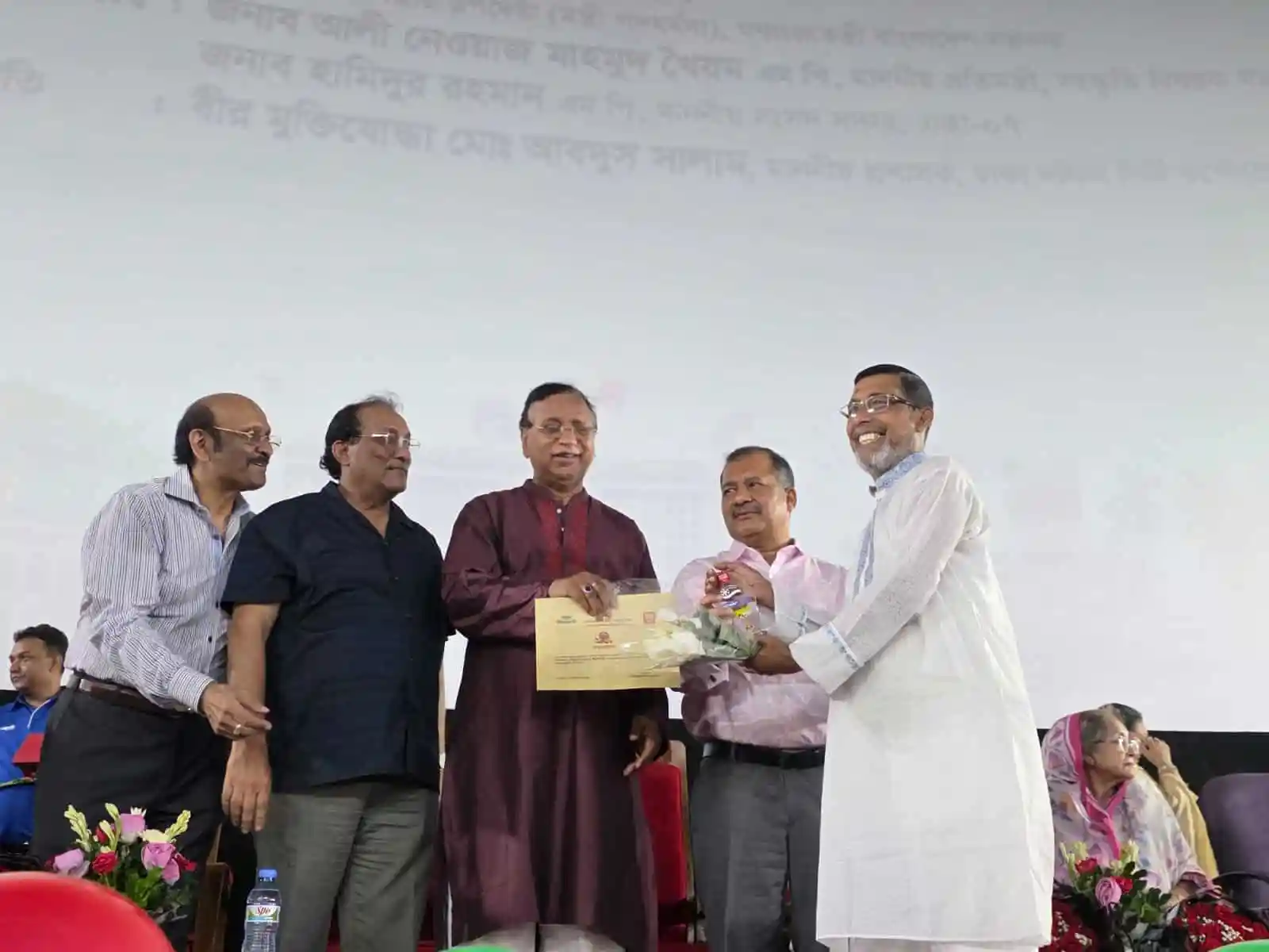 চলচ্চিত্রে সুদিন ফেরানোর ডাক অনুষ্ঠানে অতিথি ও অতিথি সদস্যরা. Channel i News - চ্যানেল আই নিউজ