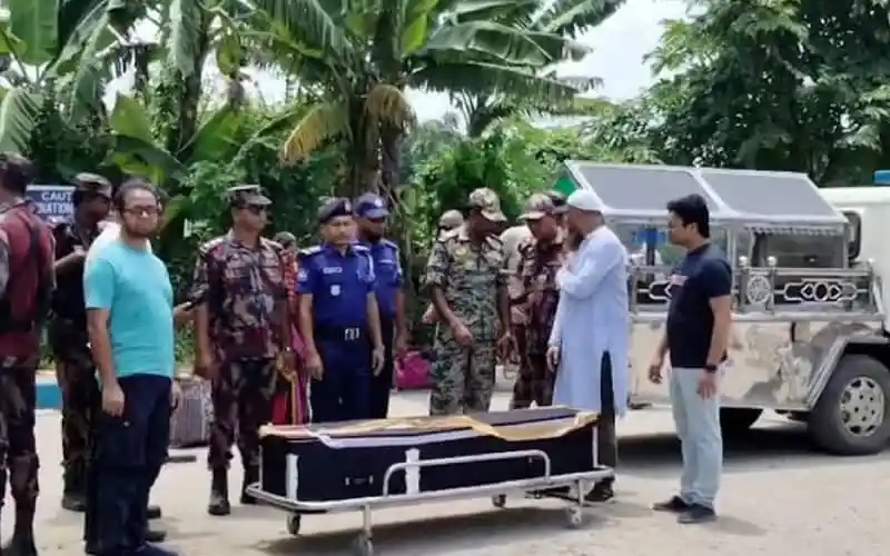 নিহত সাতক্ষীরার আলিমুজ্জামানের মরদেহ দেশে পৌঁছেছে, দাফনের প্রস্তুতি চলছে. Channel i News - চ্যানেল আই নিউজ