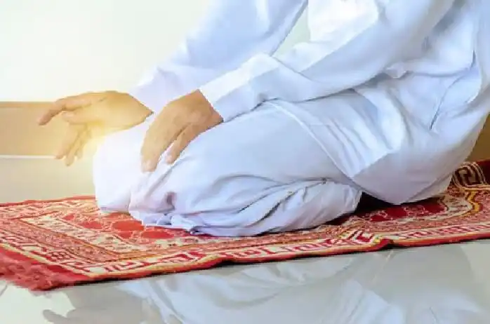 নামাজের জন্য মুসল্লির বসার অবস্থান ও প্রার্থনা. Channel i News - চ্যানেল আই নিউজ