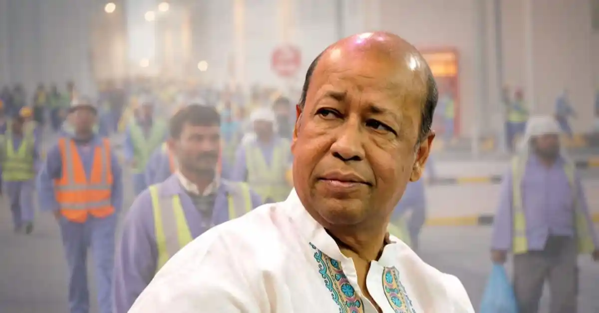 বাংলাদেশের একজন নেতা জনসম্মুখে, পেছনে কর্মীরা ও যানবাহন।. Channel i News - চ্যানেল আই নিউজ
