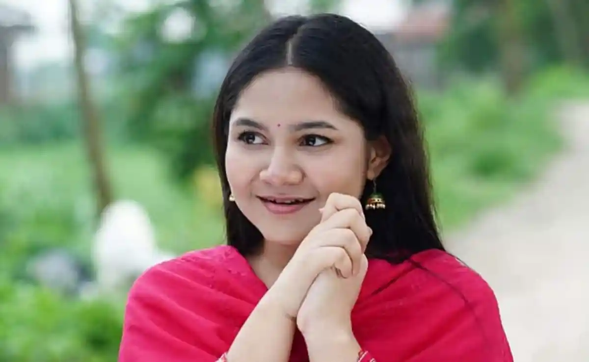 ফারহানা হাস্যোজ্জ্বল মুখে, বাংলার জনপ্রিয় অভিনেত্রী. Channel i News - চ্যানেল আই নিউজ
